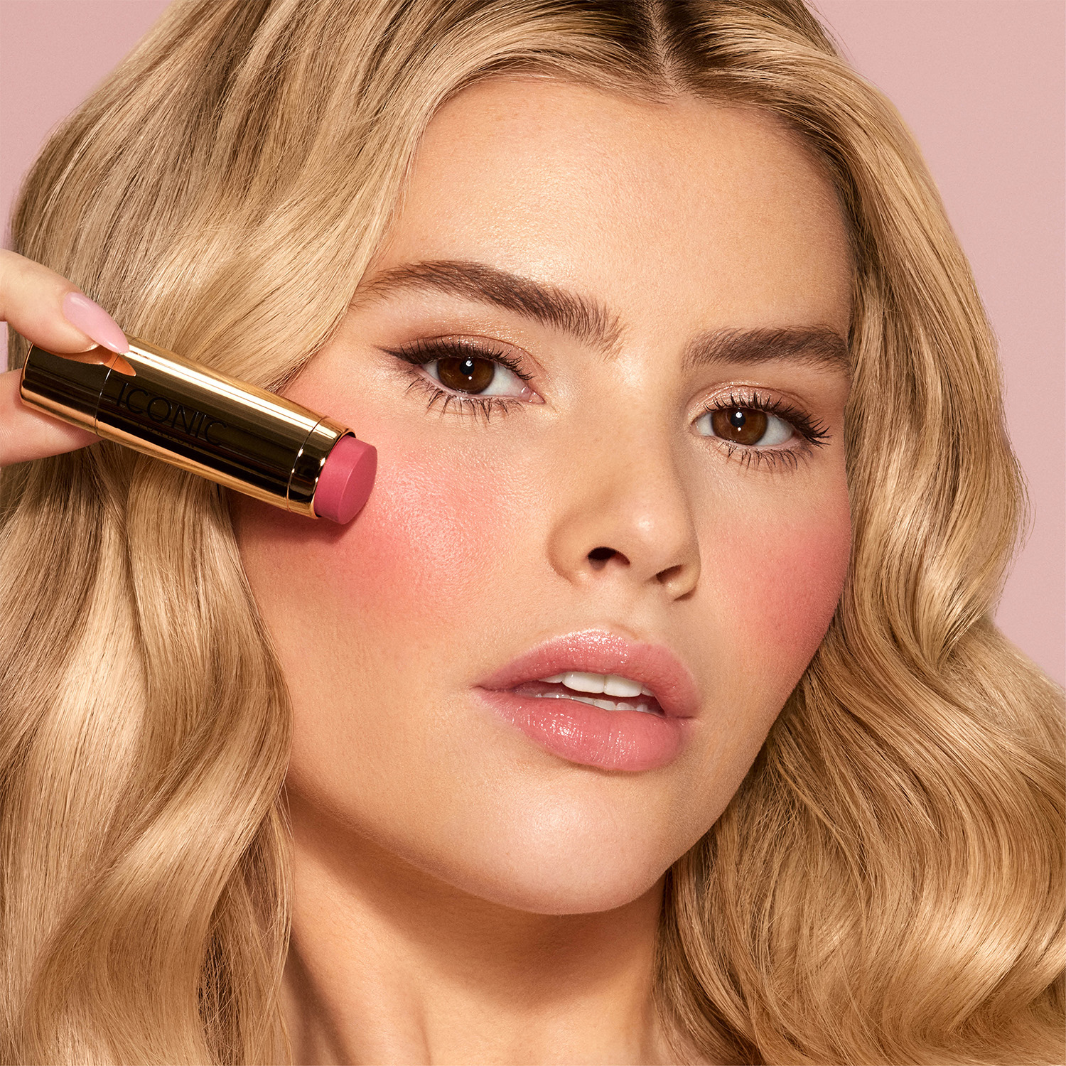 BLURRING BLUSH STICK BY ICONIC LONDON (RUBOR EN BARRA PARA MEJILLAS)